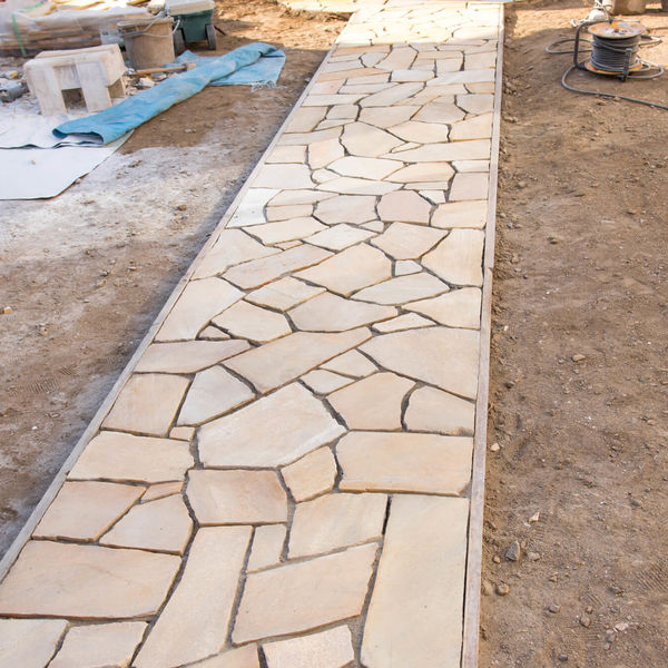 外構工事現場の転職先をお探しでしたら株式会社鳶貫へご応募ください